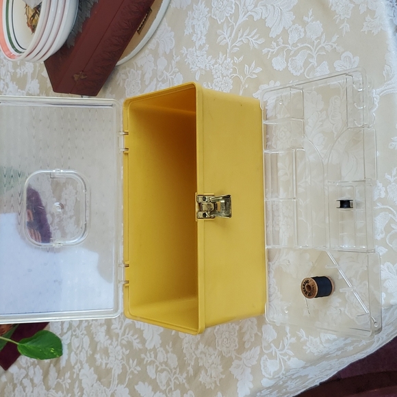 VINTAGE Sewing Box - Picture 3 of 6